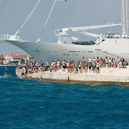 Апартаменты Cozy In With Wifi *